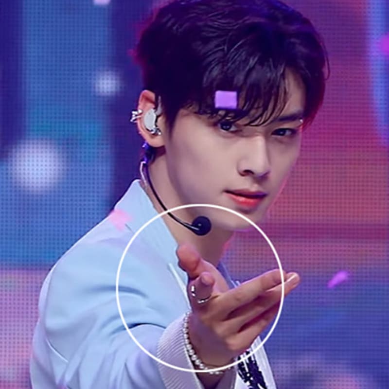 ef62c9e6-ac22-403e-925b-