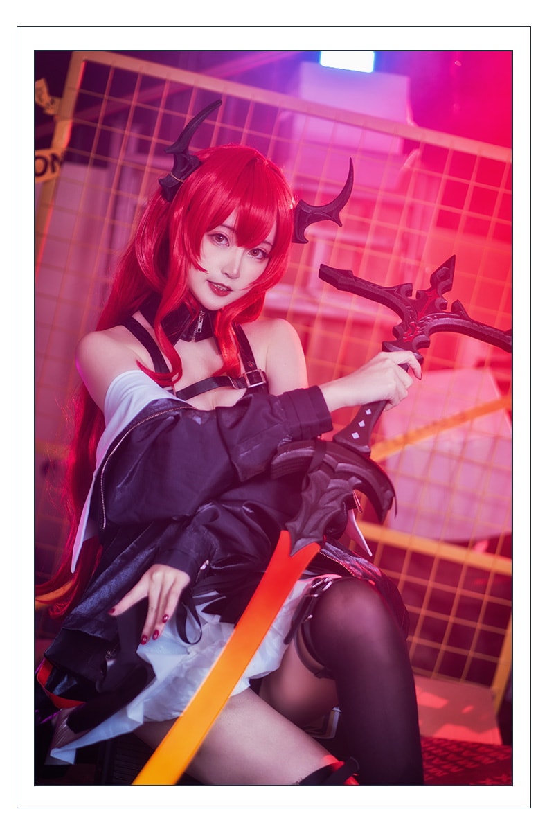 最終値下げ】アークナイツ_スルト コスプレ衣装sサイズ 武器付き 最終