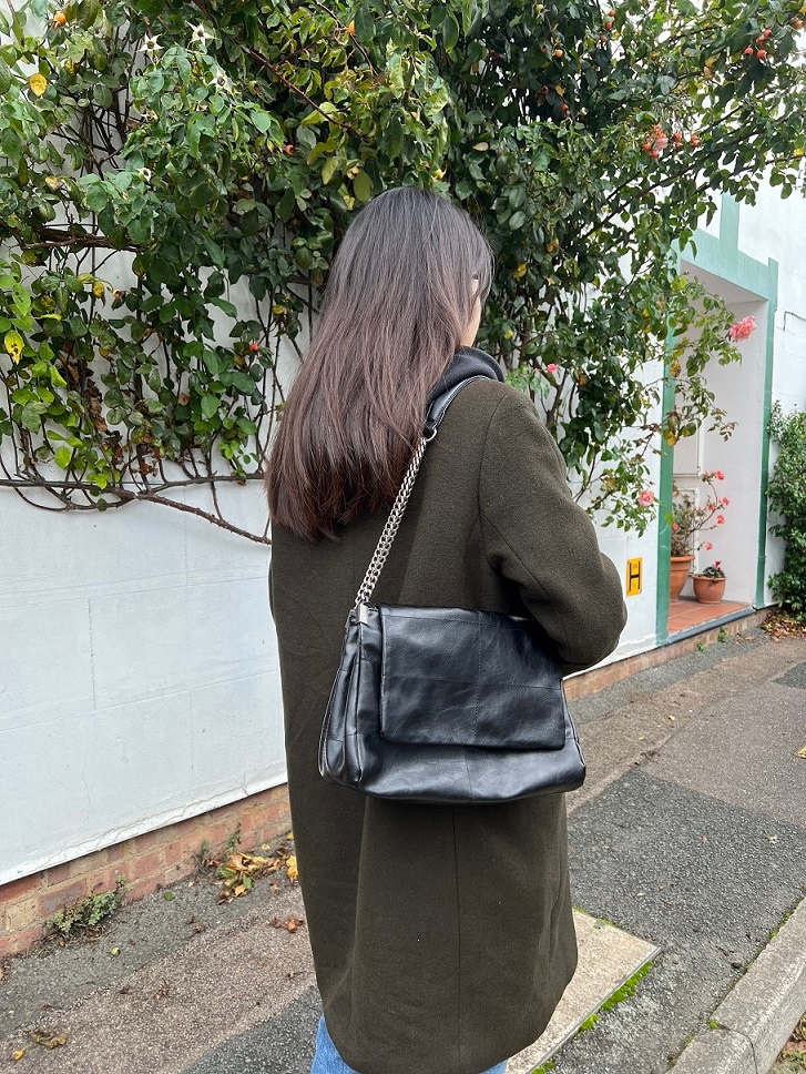 Qoo10] ザラ フラップ付きロックショルダーバッグ (ユ