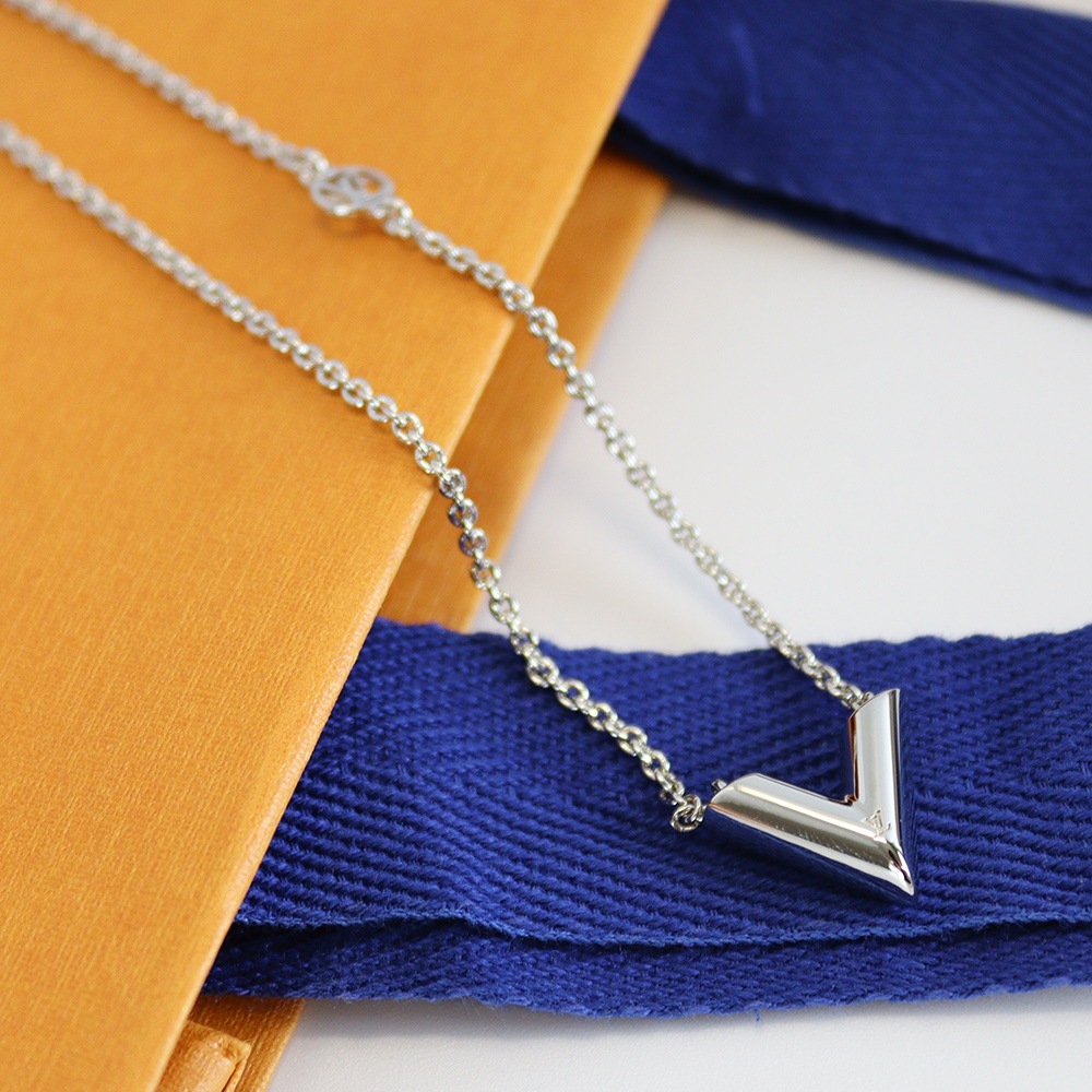 louis vuitton Vモチーフ ネックレス シルバー（LOUIS VUITTON