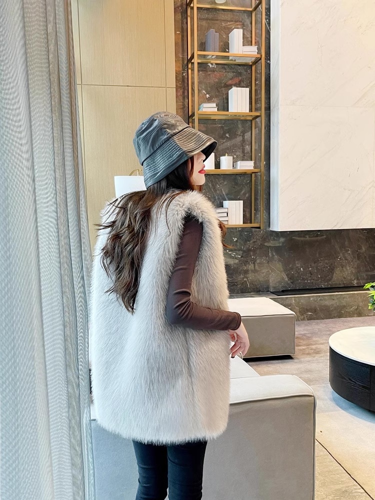 Qoo10] Vネックファージレ ベスト ジレ ファー