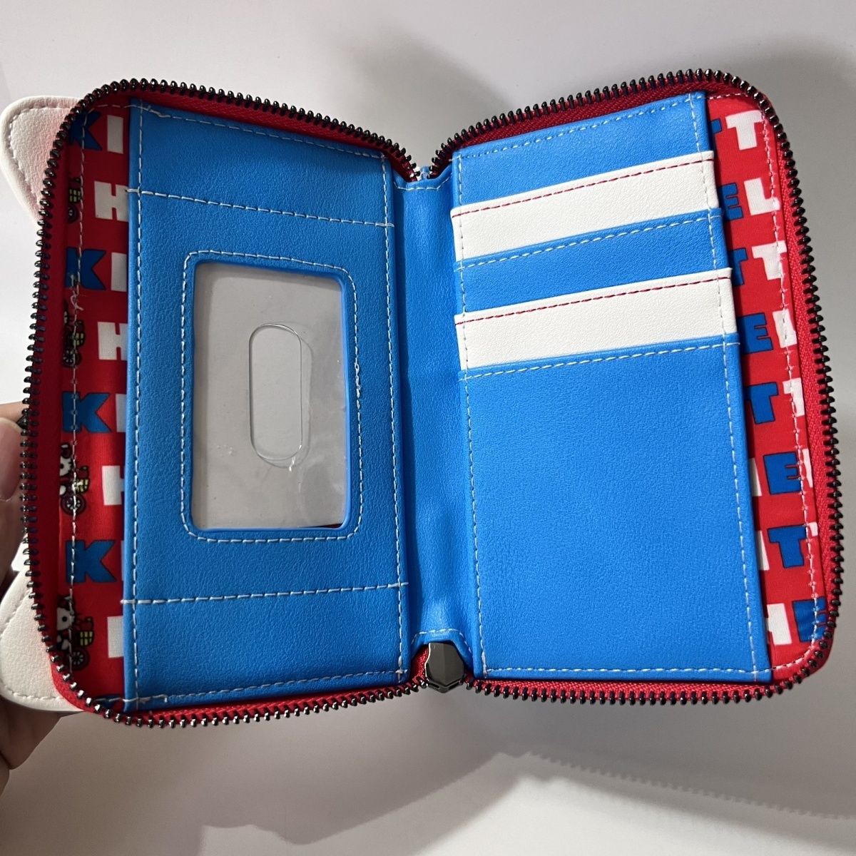 Qoo10] サンリオ ハローキティ 財布 キティちゃん二つ折り