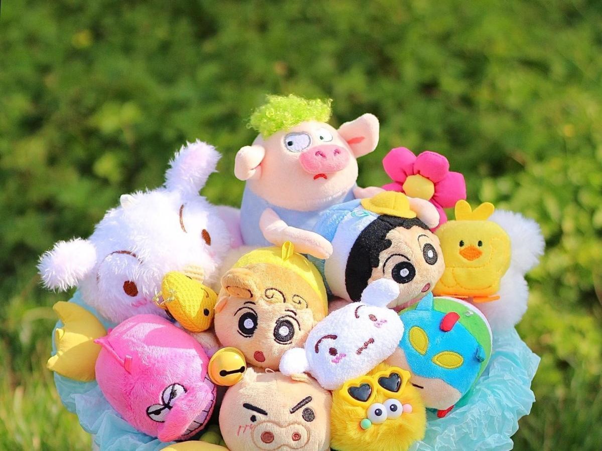Qoo10] クレヨンしんちゃんぬいぐるみ花束公仔卒業